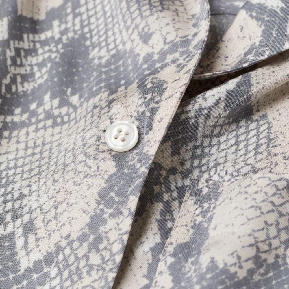 Voluminous Resort Button Down Shirt - Picture 3 of 7